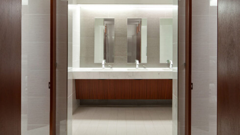 1750 Tysons Boulevard bathroom