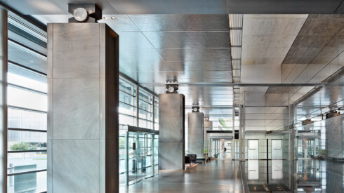 1800 Tysons Boulevard lobby