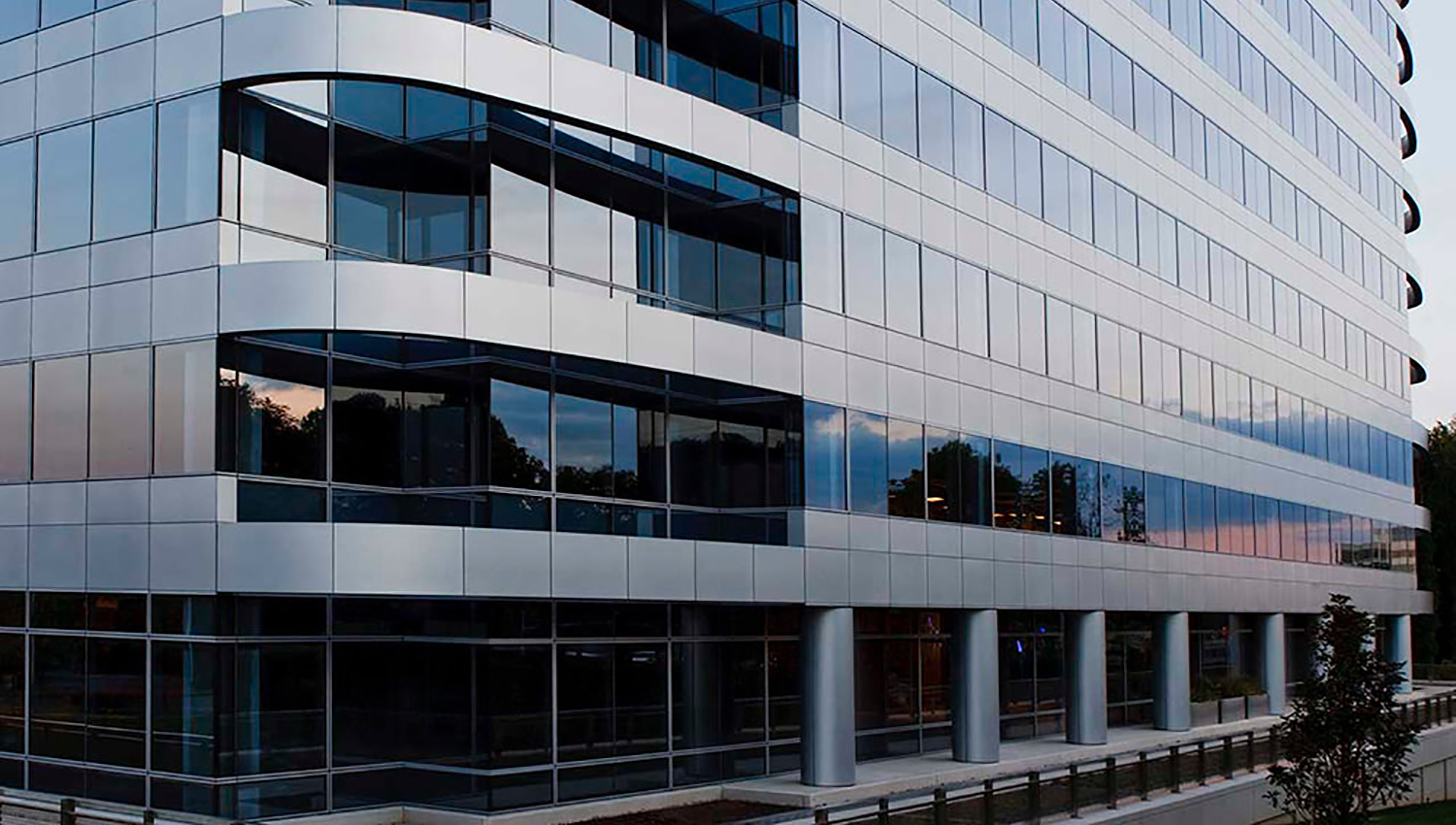 2000 Tower Oaks Boulevard exterior