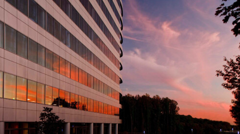 2000 Tower Oaks Boulevard exterior