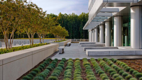 2000 Tower Oaks Boulevard landscaped plaza